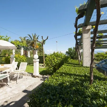 Ves - Next To The Sea: A2 Mirca. Island Brac Apartman Mirce