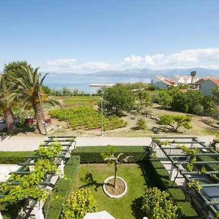 Apartman Ves - Next To The Sea: A2 Mirca. Island Brac *