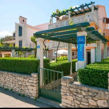 Apartman Ves - Next To The Sea: A2 Mirca. Island Brac Mirce