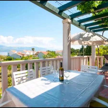 Ves - Next To The Sea: A2 Mirca. Island Brac * Mirce