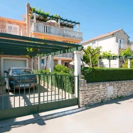 Ves - Next To The Sea: A2 Mirca. Island Brac Mirce
