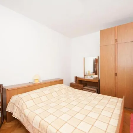 Apartman Ves - Next To The Sea: A2 Mirca. Island Brac